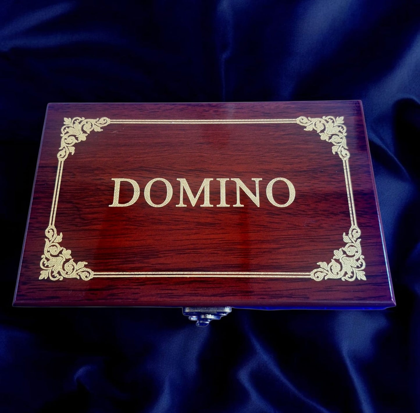Revive la Tradición: Dominó de Lujo en Caja de Madera Fordeal.